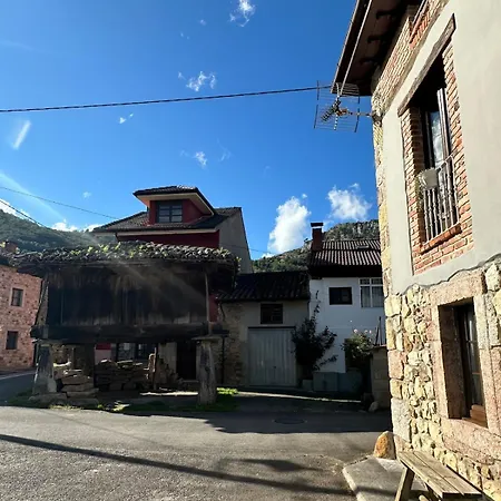 Casa La Alegria Poo (Cabrales)